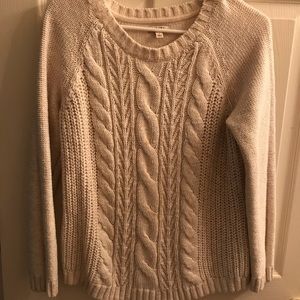 White knitted sweater!